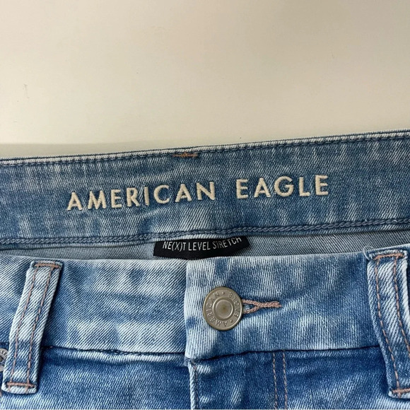 American Eagle Curvy Light Wash Distressed High Rise Denim Shorts 8 Women’s - Picture 10 of 13